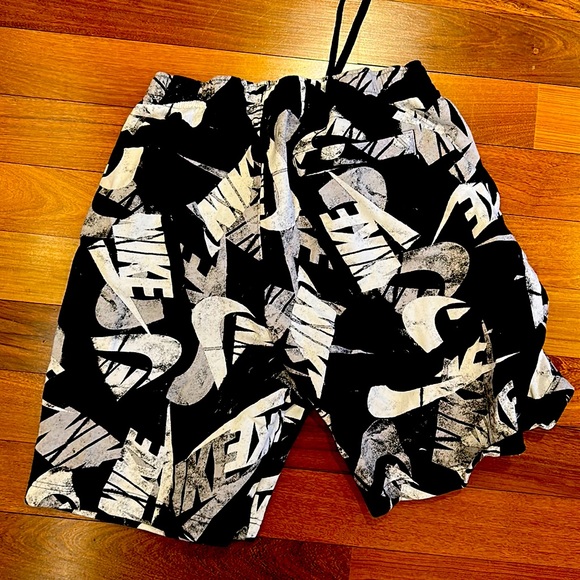 Nike Shorts Men’s Medium - Picture 1 of 1